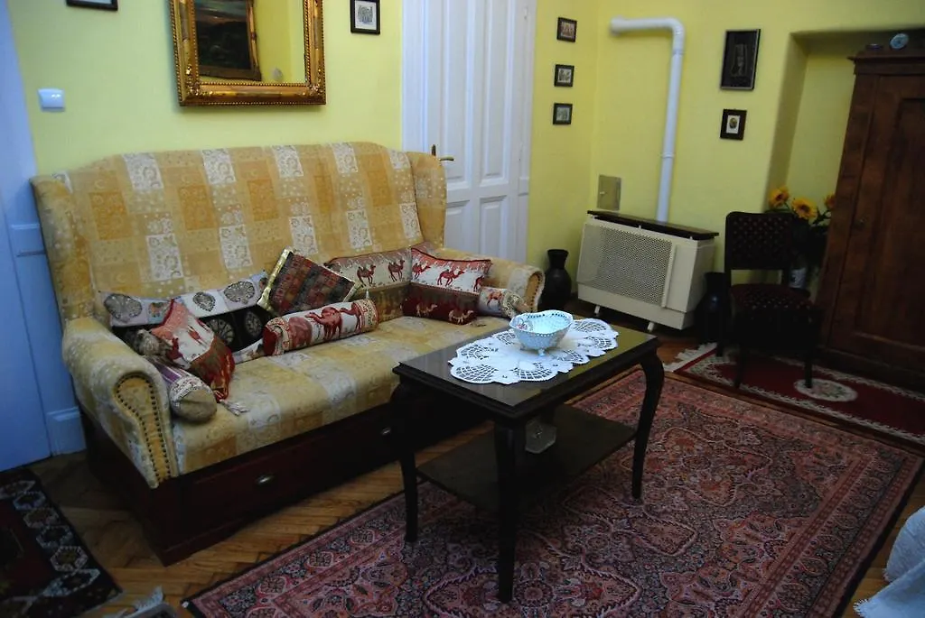 Central Market Apt Vamhaz Koerut بودابست