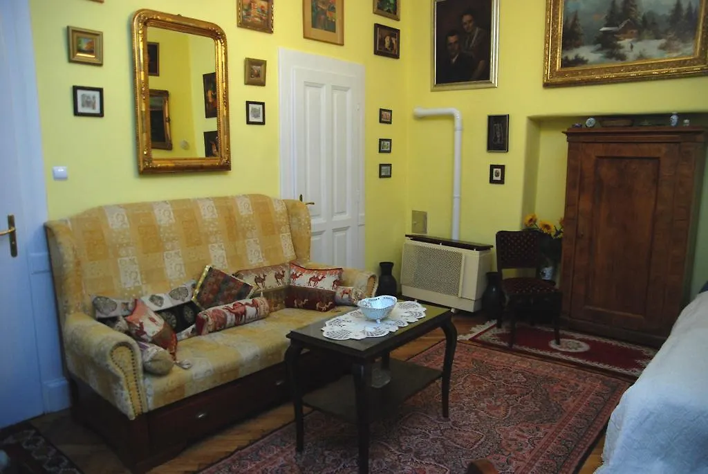 Central Market Apt Vamhaz Koerut بودابست