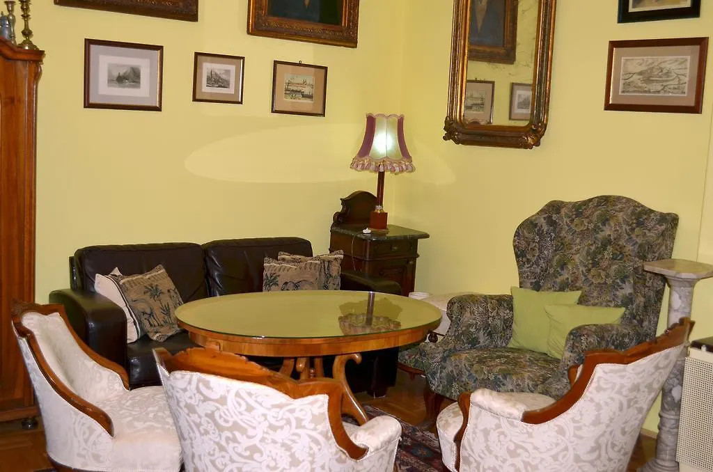 Central Market Apt Vamhaz Koerut بودابست